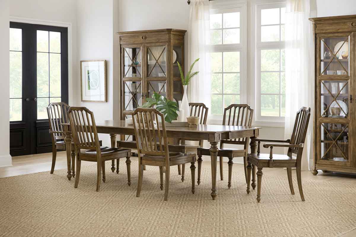 classic brown rectangular dinning table with classic design chairs, xilino trapezi klassiko me minimal design karekles xilines,
